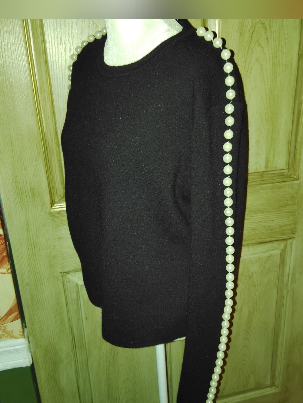 NWT Bloomingdales Black Pullover Big White Pearls Shoulder Trim Pullover Sz M